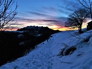 84 Rientrando sui pratoni di Prato Giugno ricompare  lo spettacolo del tramonto in Resegone